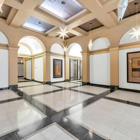 Modern Condo In The Heart Of Dt Overlooking City Vancouver Exteriör bild