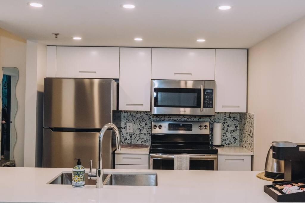 Modern Condo In The Heart Of Dt Overlooking City Vancouver Exteriör bild
