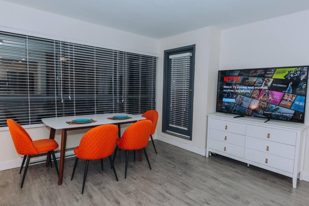 Modern Condo In The Heart Of Dt Overlooking City Vancouver Exteriör bild