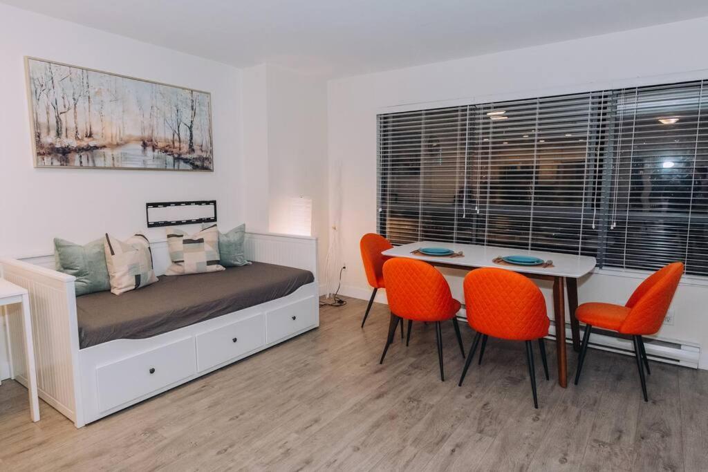 Modern Condo In The Heart Of Dt Overlooking City Vancouver Exteriör bild