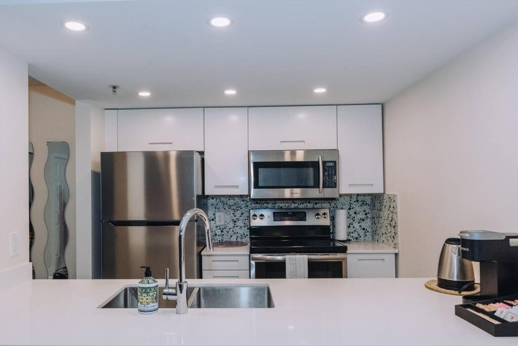 Modern Condo In The Heart Of Dt Overlooking City Vancouver Exteriör bild